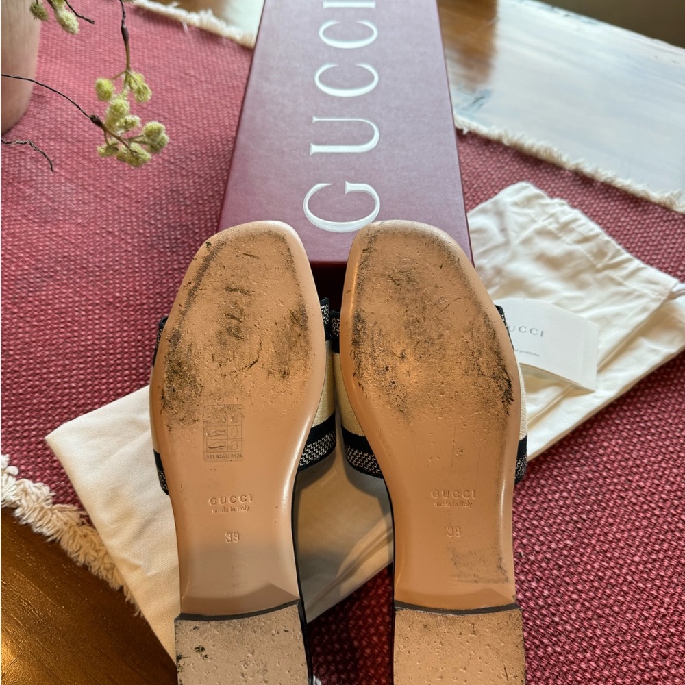 Gucci Beige and Black Logo Slide Sandals - Picture 5 of 5